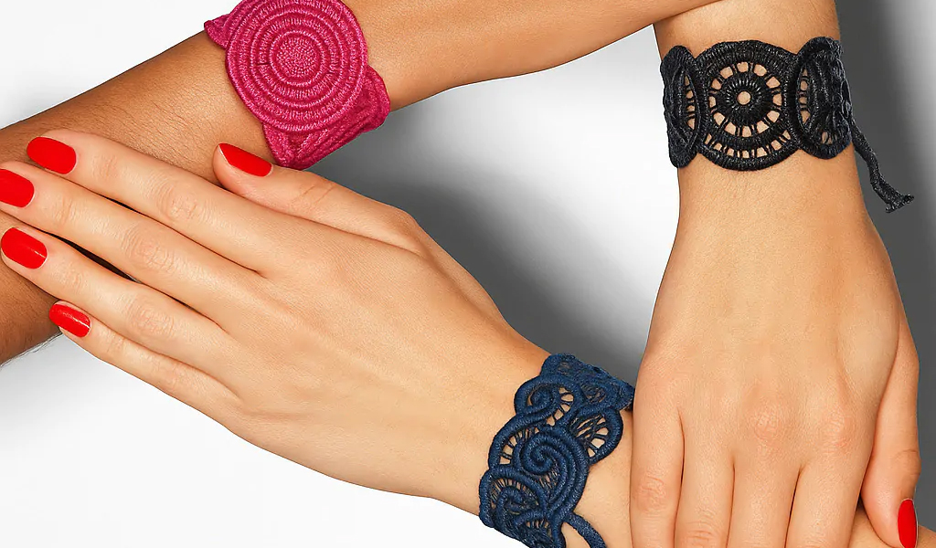 Les bracelets en tissu : un accessoire tendance et polyvalent pour tous les styles Trois bracelet en dentelle sweet miss et miss satin et ethnique