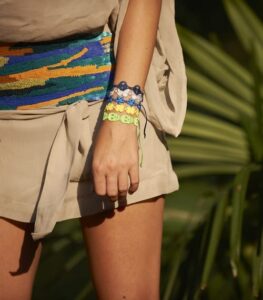 Superposez vos bracelets Missiu pour agrémenter votre tenue d'été
