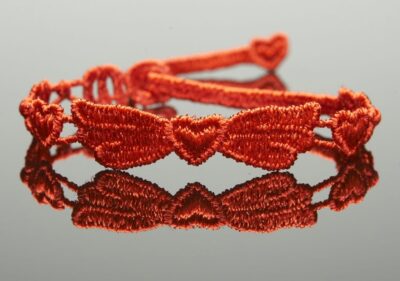 Bracelet ailes avec un cœur de Missiu - symbole de liberté et d'amour ©Missiu