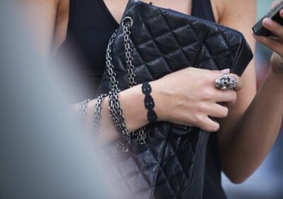 Bracelet Tête de Mort Missiu : Comment le Porter avec Style et Élégance - ©Missiu