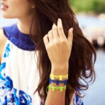 Bracelets motif Corcovado au poignet d'une jeune femme - Missiu