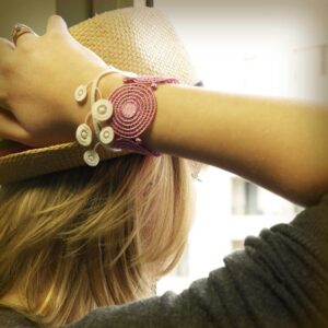 Bracelet motif Pompon à superposer avec d'autres bracelets - Missiu