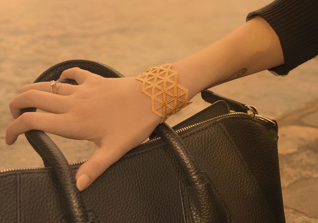 Bracelet en Tissu avec des Motifs Géométriques - Un Guide Créatif pour une Touche Artistique à Votre Poignet - ©Missiu