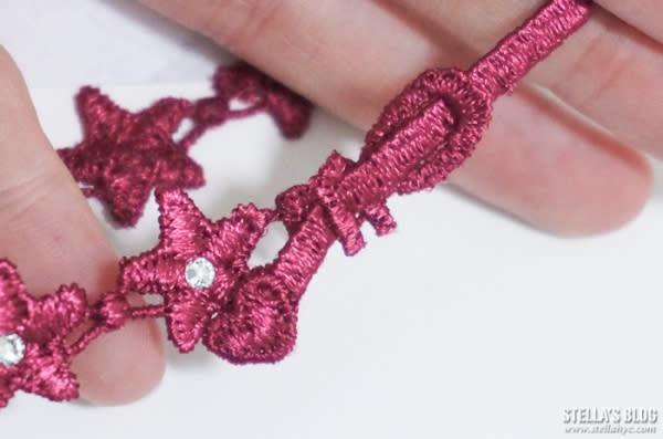 Les avantages des Bijoux en Tissu : Style, Confort et Durabilité Bracelet macramé rouge étoiles strass