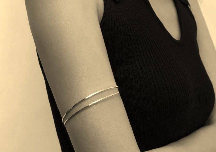 Le Bracelet de Bras : Élégance et affirmation de soi