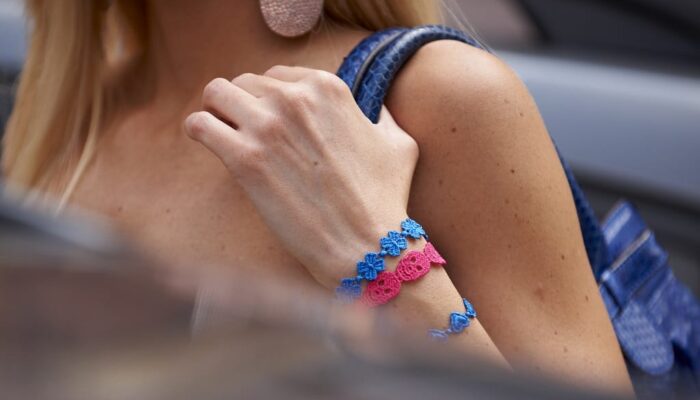 Bracelet fantaisie à motif : votre style, votre signature Les meilleures façons de superposer vos bracelets pour un look tendance