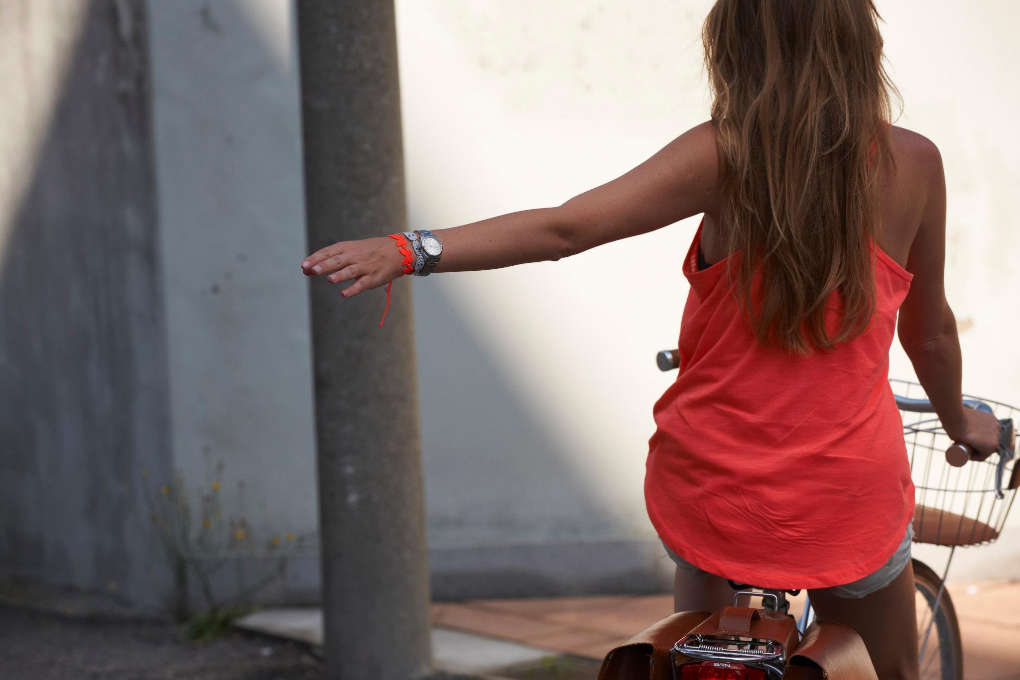 Quand le Bracelet Rencontre le Tapis : Harmonie Bohème et Élégance Artisanale 329596 432412950131257 1290416332 o