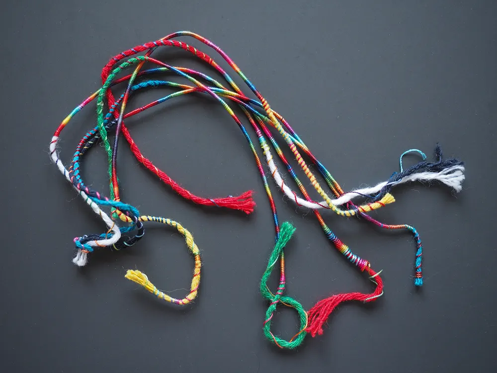 Comment le bracelet ruban en tissu s’impose dans la mode ? plusieurs bracelet en tissu