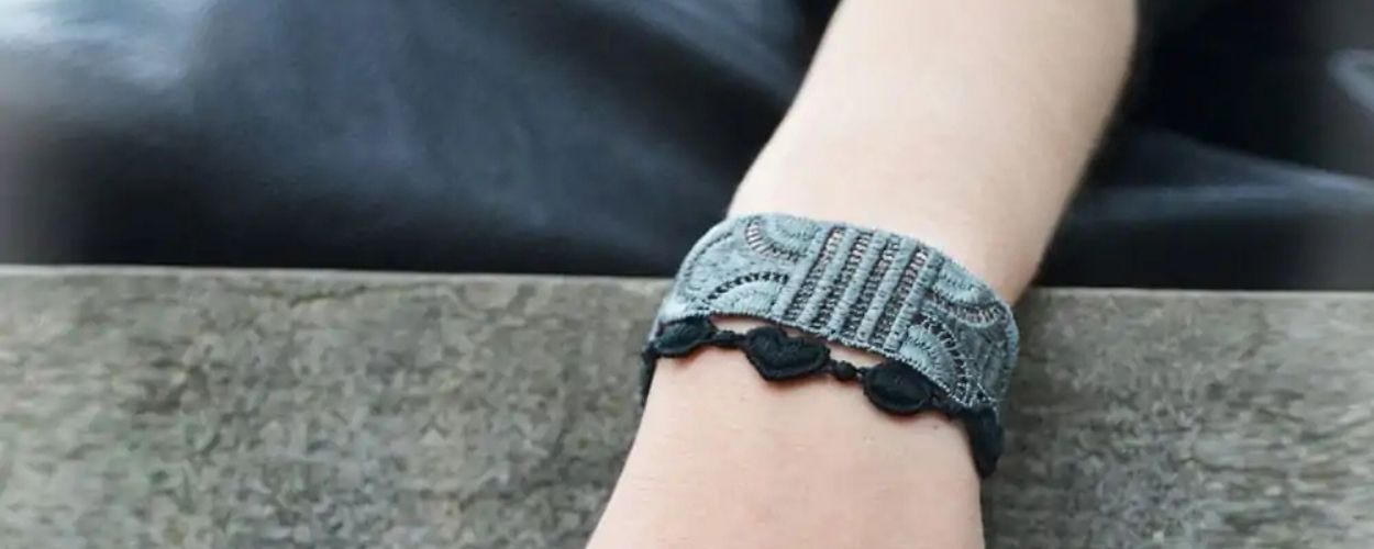 Bracelet cuir et bracelet tissu : parfaits pour un stacking ? Bracelet cuir ou bracelet tissu de missiu