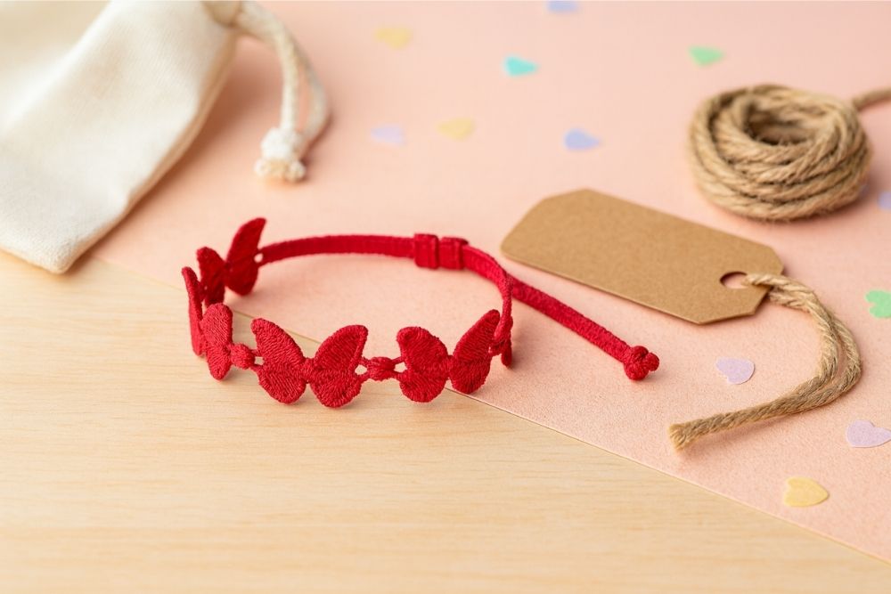 Bracelet pas cher : la tendance à prix mini Bracelet pas cher en tissu papillons rouge léger ajustable idée cadeau