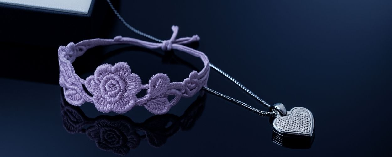 Collier et sautoir de la marque missiu