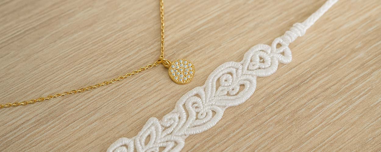 Collier strass-et-collier-tissu-de-missu