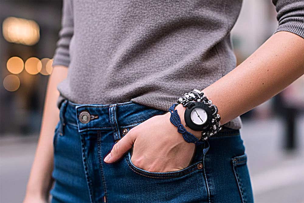 Montre en or et argent pour femme avec bracelet en tissu