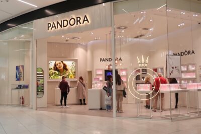 Coup de pouce technologique pour Pandora pendant les soldes de vacances