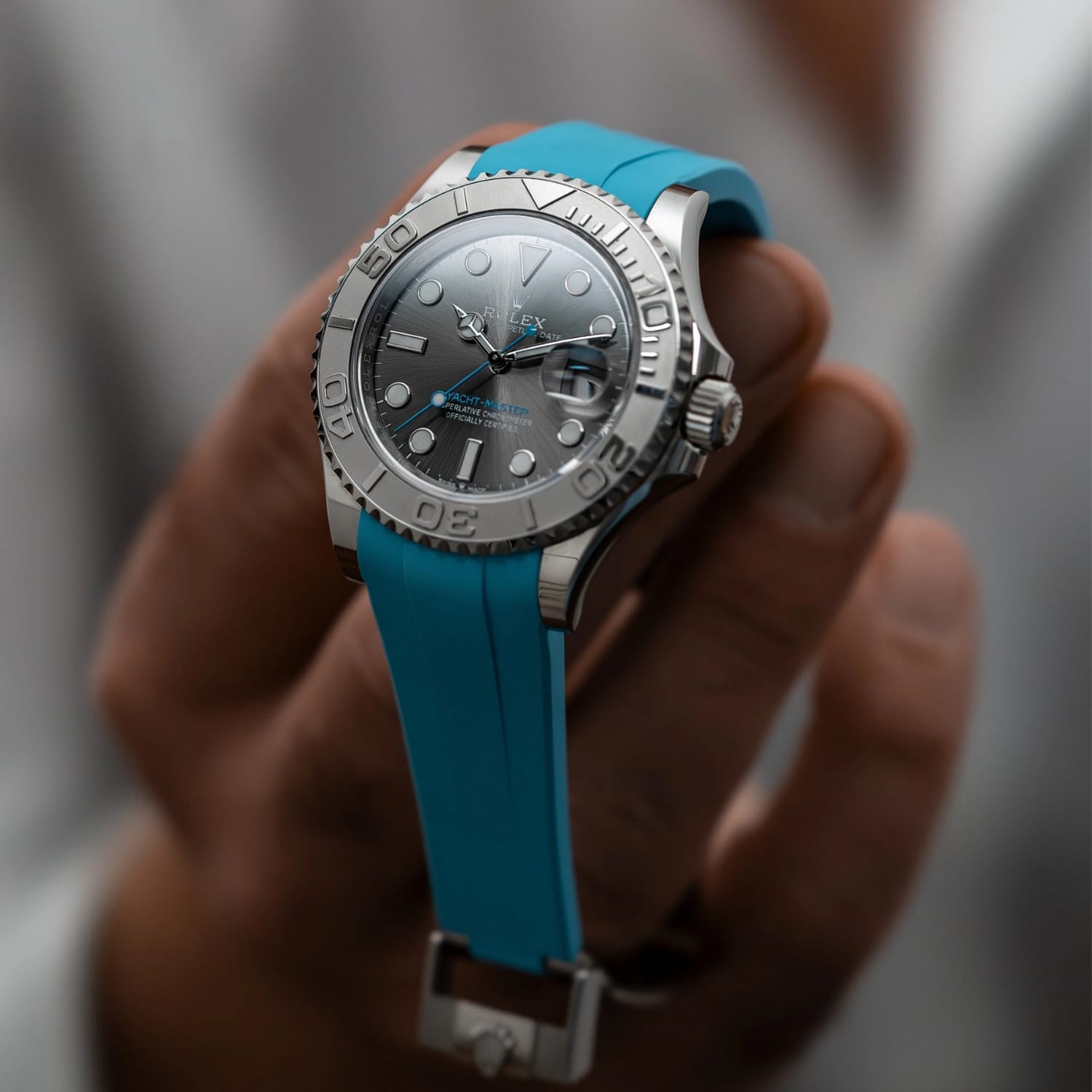 1768542247 502 Examen des bracelets en caoutchouc Helvetus reinventez votre Rolex Cartier