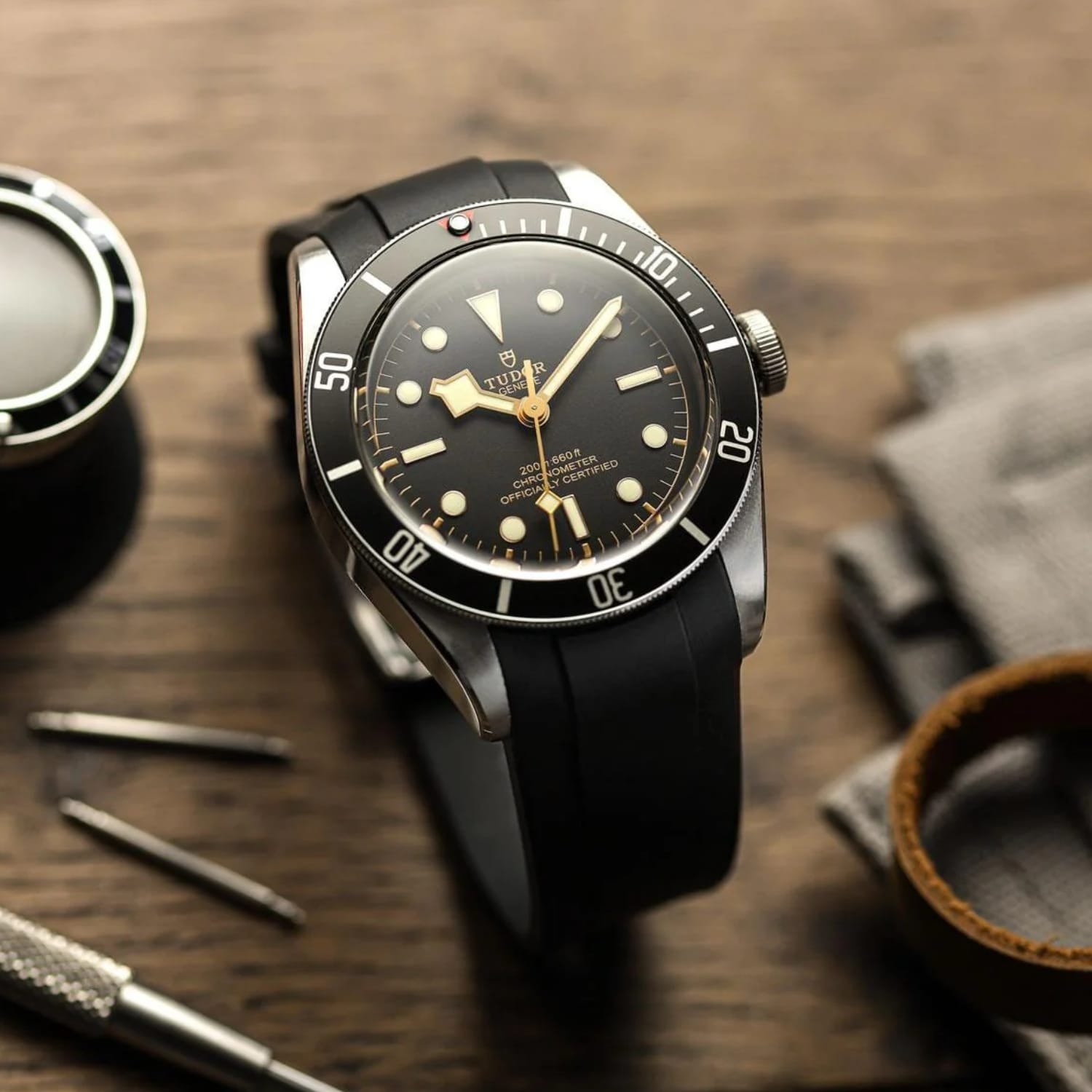 1768542248 425 Examen des bracelets en caoutchouc Helvetus reinventez votre Rolex Cartier