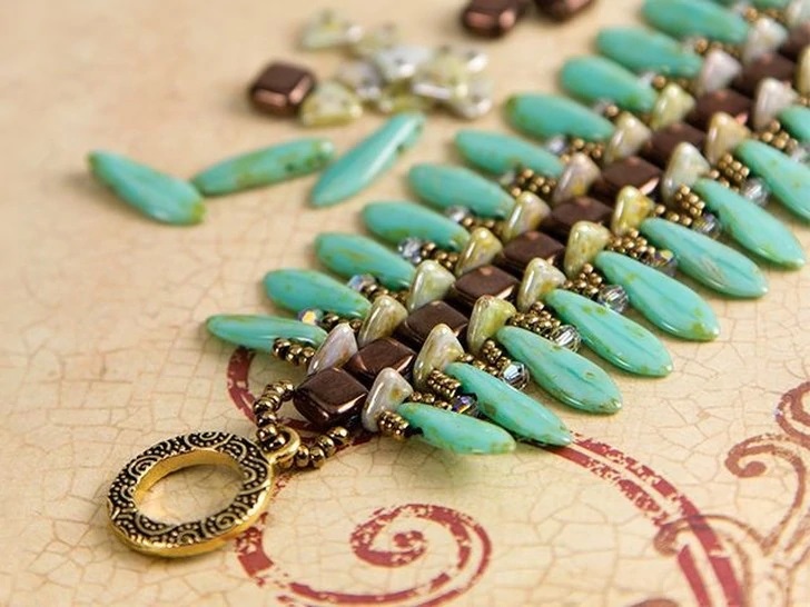 Votre guide des perles à deux et quatre trous Bracelet système CzechMates