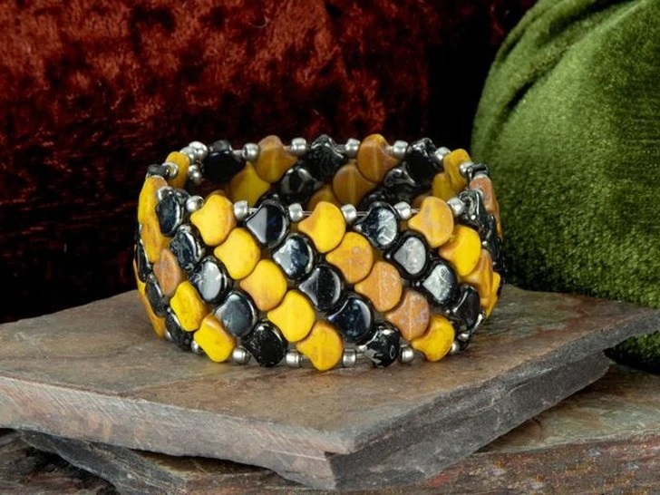 Votre guide des perles à deux et quatre trous Bracelet de perles de feuille de ginkgo à deux trous