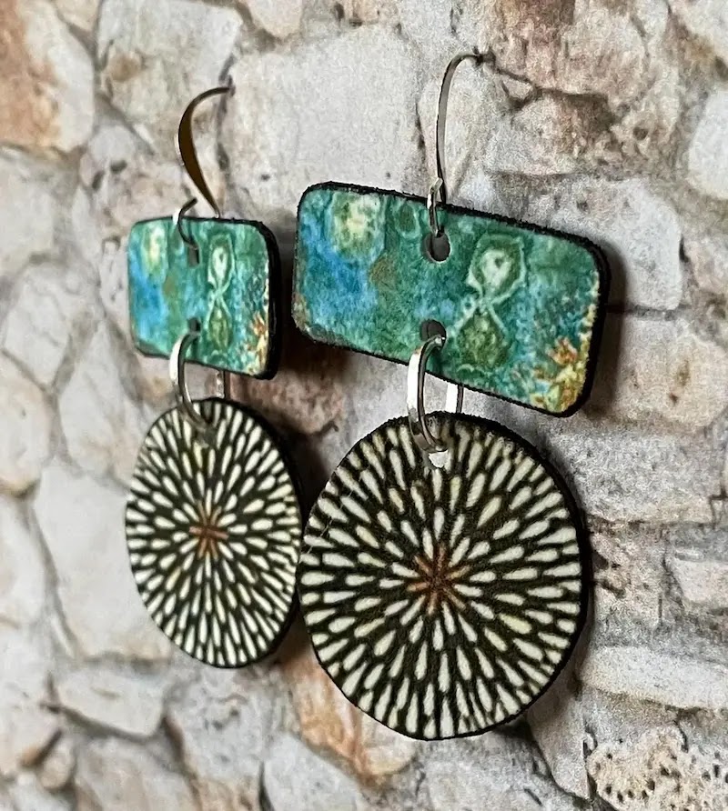 1769400875 937 Boucles doreilles abstraites en plastique recycle par ellybead.webp