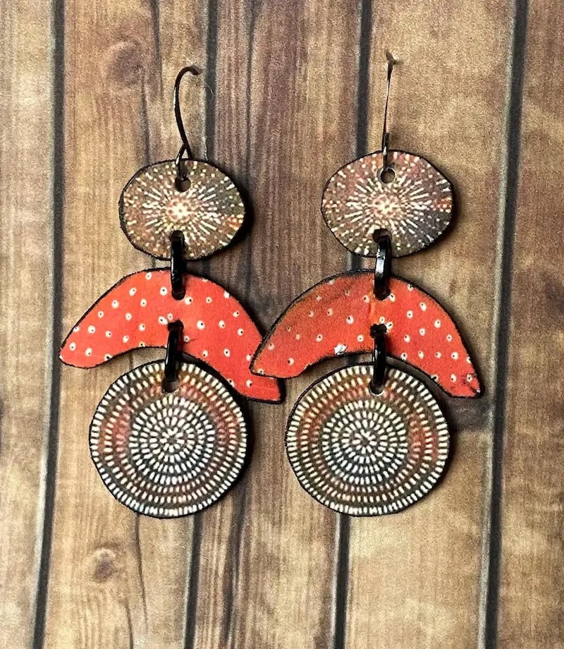 1769400876 961 Boucles doreilles abstraites en plastique recycle par ellybead.webp