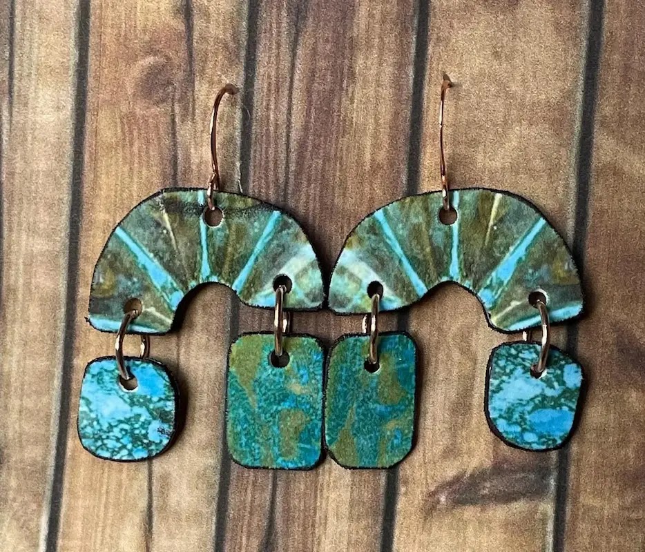 1769400878 674 Boucles doreilles abstraites en plastique recycle par ellybead.webp