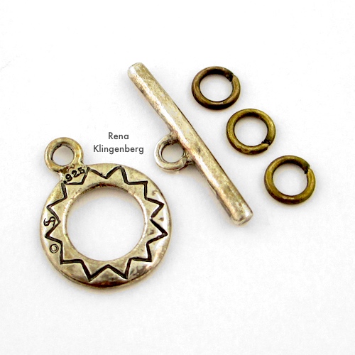 Fermoir à bascule pour le tutoriel du bracelet Patina Hardware par Rena Klingenberg