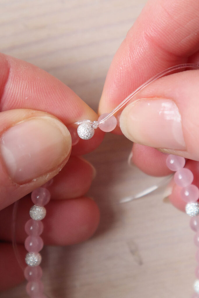 1769629194 884 Comment fabriquer un bracelet de pierres precieuses