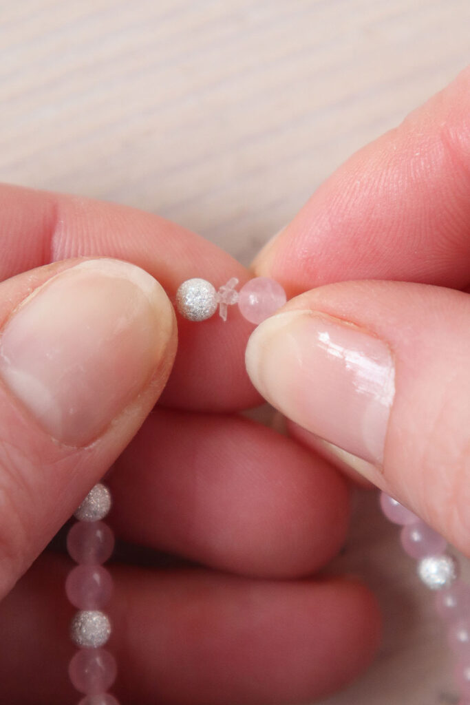 1769629195 332 Comment fabriquer un bracelet de pierres precieuses