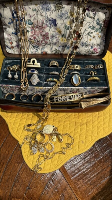 Histoire de la collection de bijoux - Amie de @roguevintagejewels - Gem Gossip