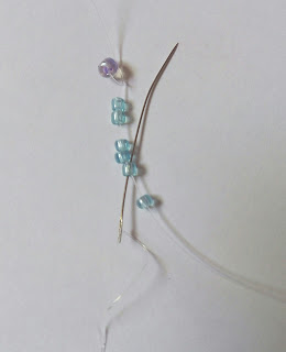 1769813921 579 Belle fleur perlee selon la technique du filet de perles