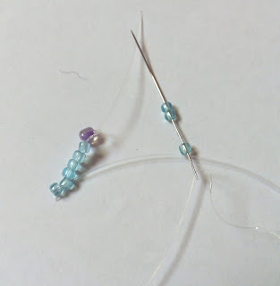 1769813922 337 Belle fleur perlee selon la technique du filet de perles