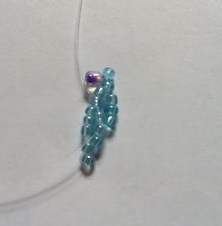 1769813925 866 Belle fleur perlee selon la technique du filet de perles