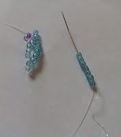 1769813926 323 Belle fleur perlee selon la technique du filet de perles