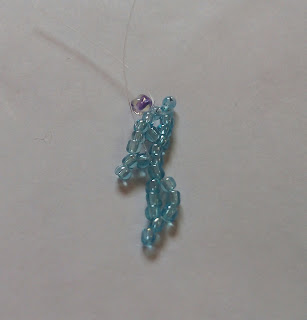 1769813929 741 Belle fleur perlee selon la technique du filet de perles