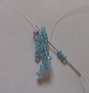 1769813930 15 Belle fleur perlee selon la technique du filet de perles