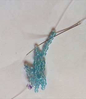 1769813935 989 Belle fleur perlee selon la technique du filet de perles