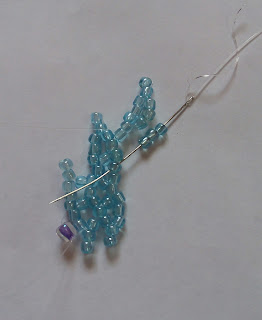 1769813936 611 Belle fleur perlee selon la technique du filet de perles