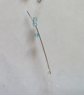 1769813940 665 Belle fleur perlee selon la technique du filet de perles