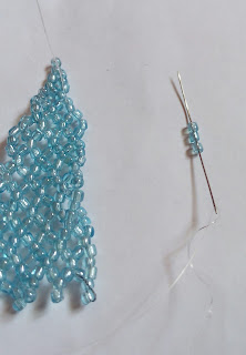 1769813942 991 Belle fleur perlee selon la technique du filet de perles