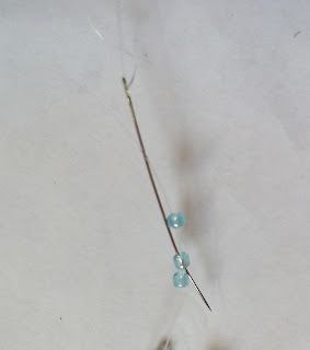 1769813943 408 Belle fleur perlee selon la technique du filet de perles