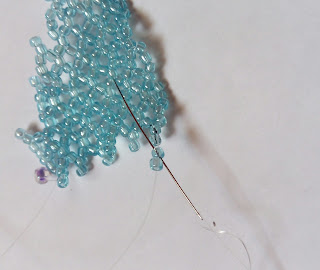 1769813945 593 Belle fleur perlee selon la technique du filet de perles