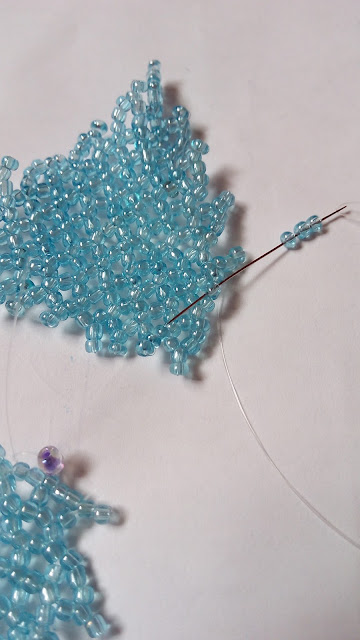 1769813948 398 Belle fleur perlee selon la technique du filet de perles