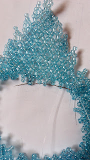 1769813955 647 Belle fleur perlee selon la technique du filet de perles