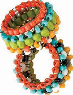 Hoopla!, tissage à angle droit et anneaux brick stitch, par Beth Kraft