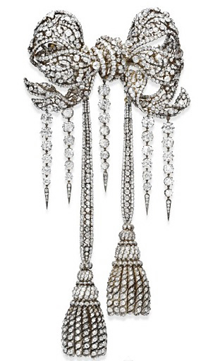 Broche Eugenie parmi 8 bijoux voles au Louvre