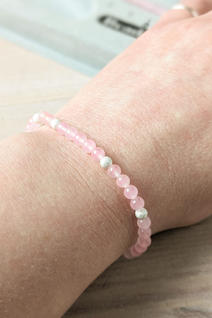 Comment fabriquer un bracelet de pierres precieuses