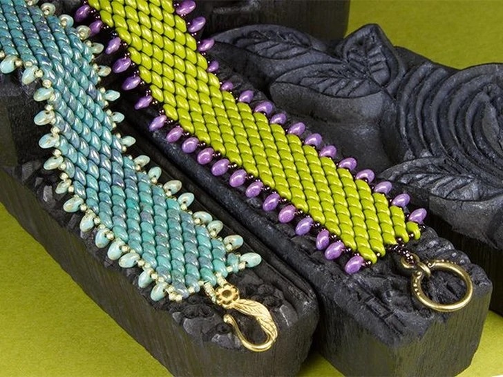 Votre guide des perles à deux et quatre trous Bracelets SuperDuo à deux trous