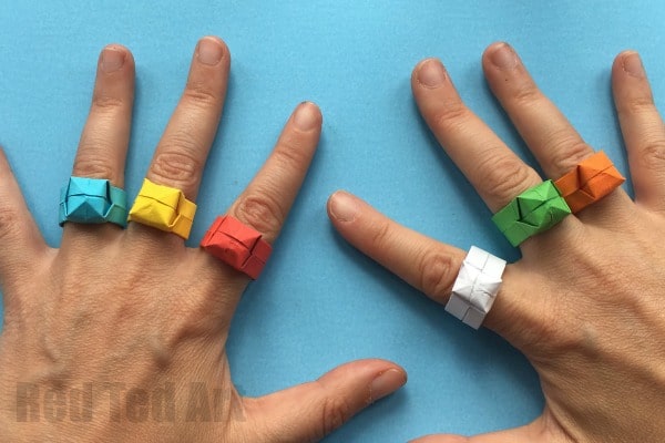 Easy Origami Ring DIY - Rouge plus amusant avec du papier. Regardez comme ces petits anneaux en papier sont MIGNONS ! Un superbe modèle d'origami pour les débutants.