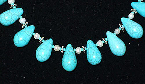 Collier d'Etania en turquoise stabilisée