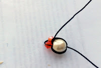 1770670919 441 Brick stitch autour dune perle